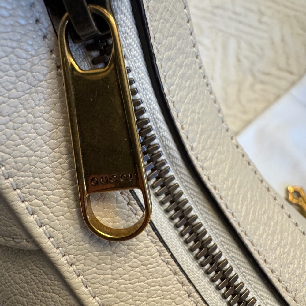 Gucci Beige Leather Shoulder Bag with Gold Chain - Picture 4 of 12